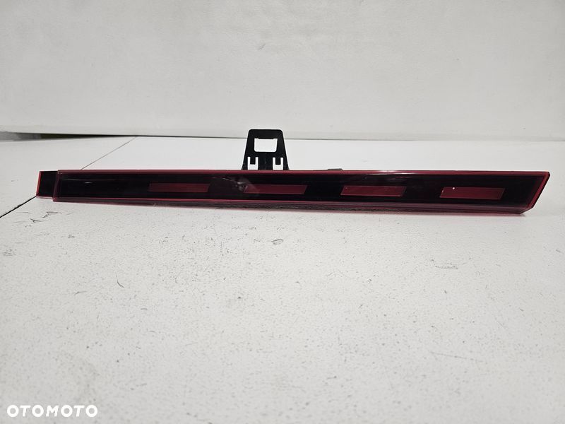 VOLVO C40 LAMPA LEWY TYŁ LEWA TYLNA W KLAPĘ - 1