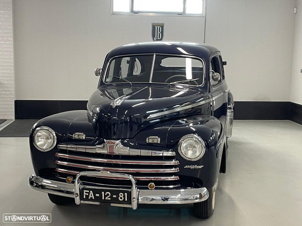 Ford V8 Berline - 1