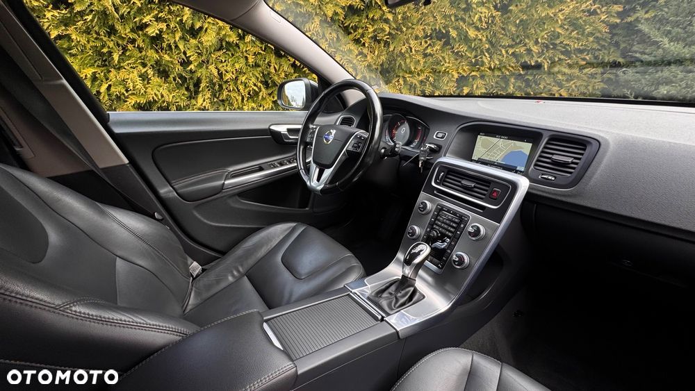 Volvo V60 D4 Geartronic Momentum - 32
