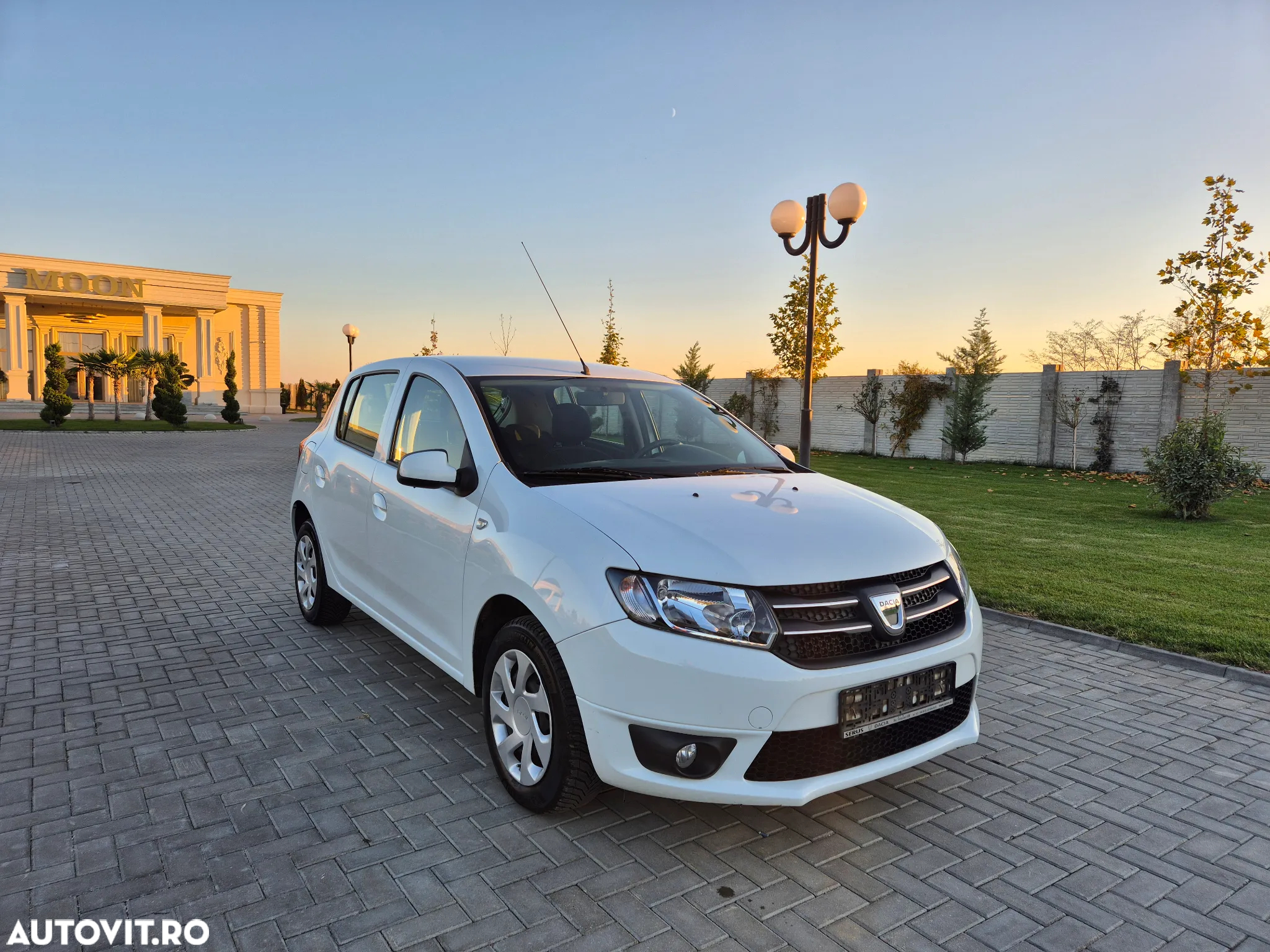 Dacia Sandero 1.2 16V 75 Laureate - 2