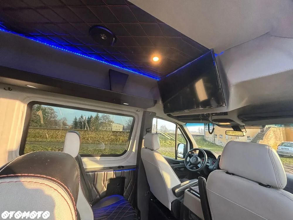 Mercedes-Benz Sprinter - 21