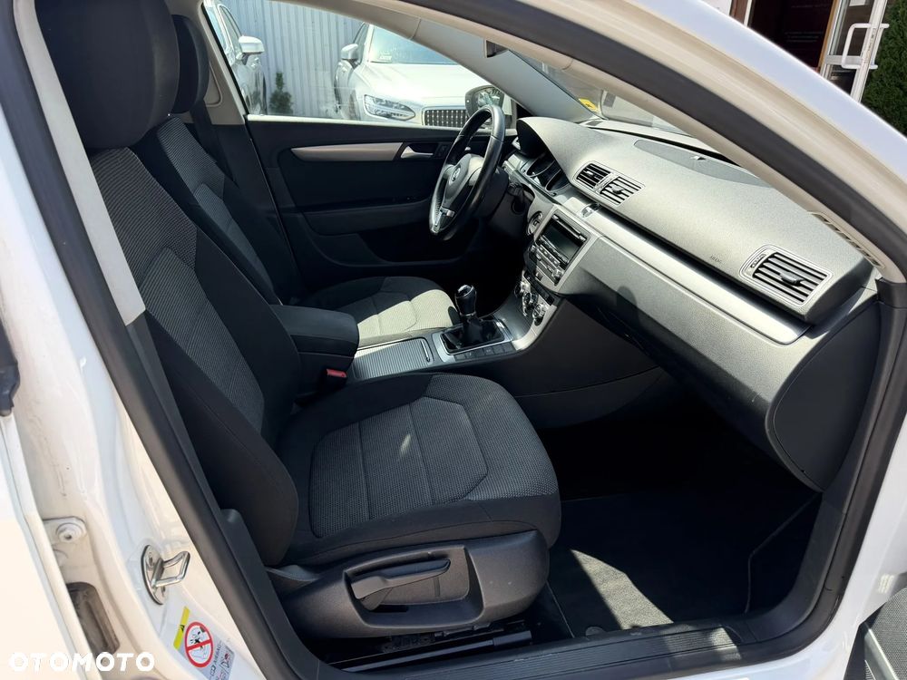 Volkswagen Passat 1.6 TDI Comfortline - 9