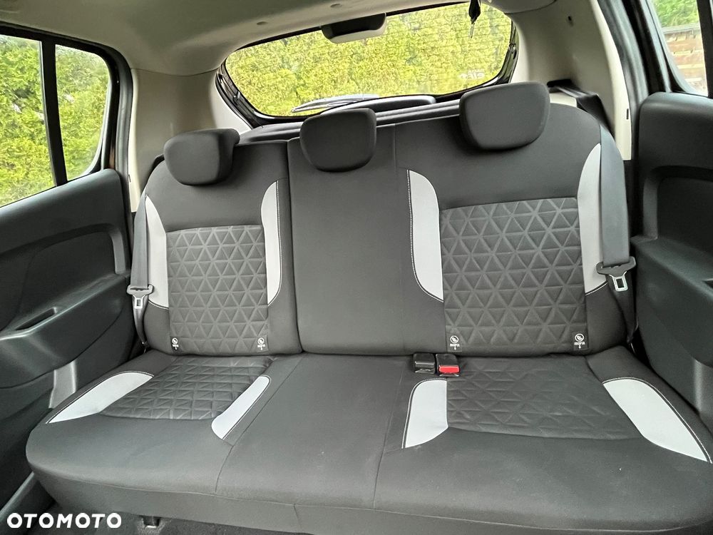 Dacia Sandero Stepway TCe 90 (S&S) Celebration - 13