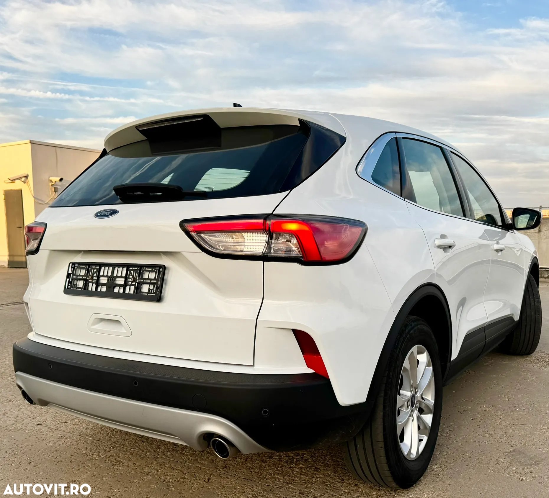 Ford Kuga 1.5 EcoBlue A8 FWD Titanium - 4