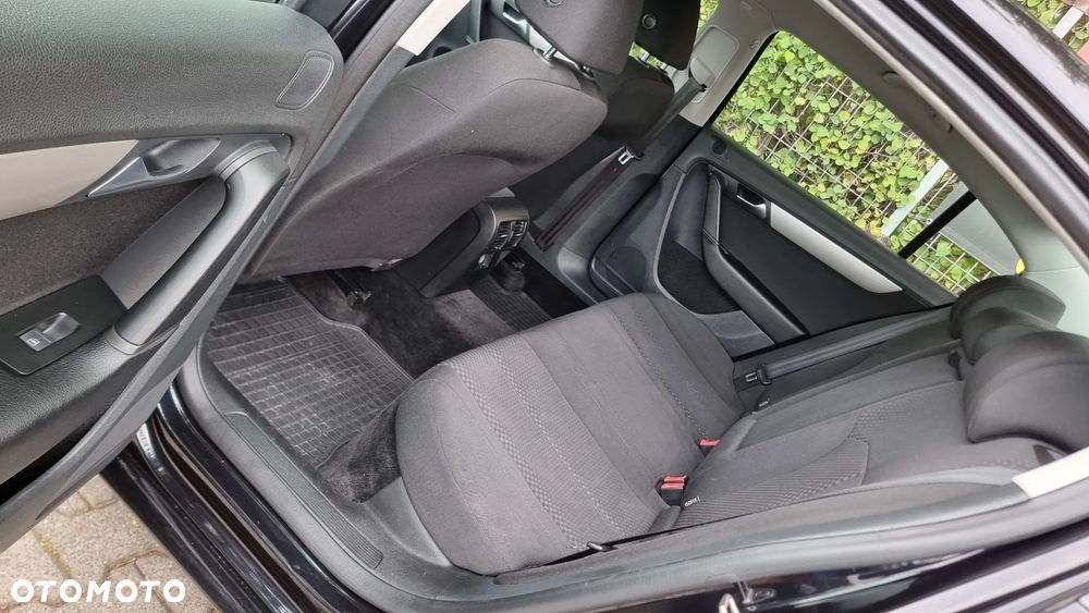 Volkswagen Passat - 12
