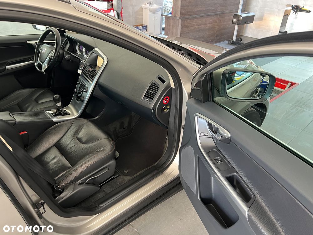 Volvo XC 60 D5 AWD RDesign - 31