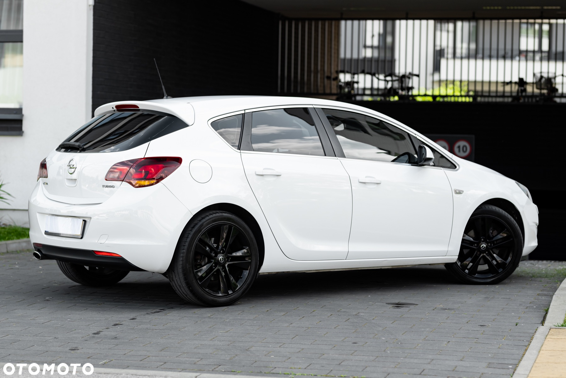 Opel Astra 1.6 Turbo Sport - 3