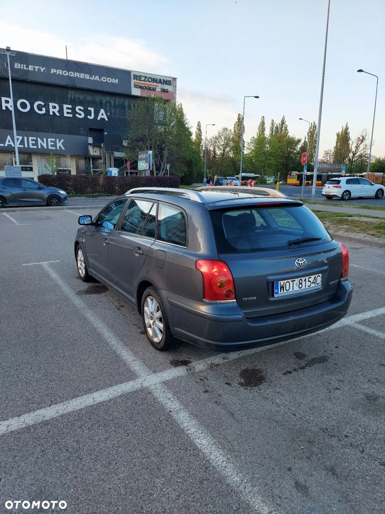 Toyota Avensis - 1