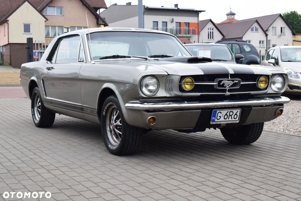Ford Mustang - 4