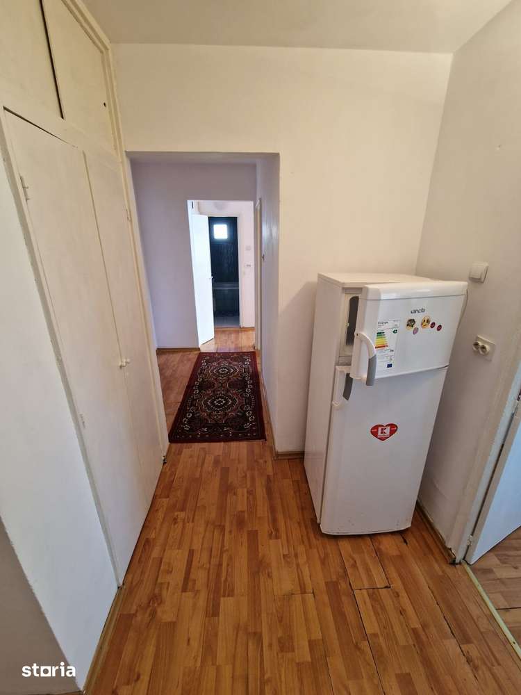 Inchiriere apartament 3 camere nemobilat , balcon, Micro 17 — fotografia 3