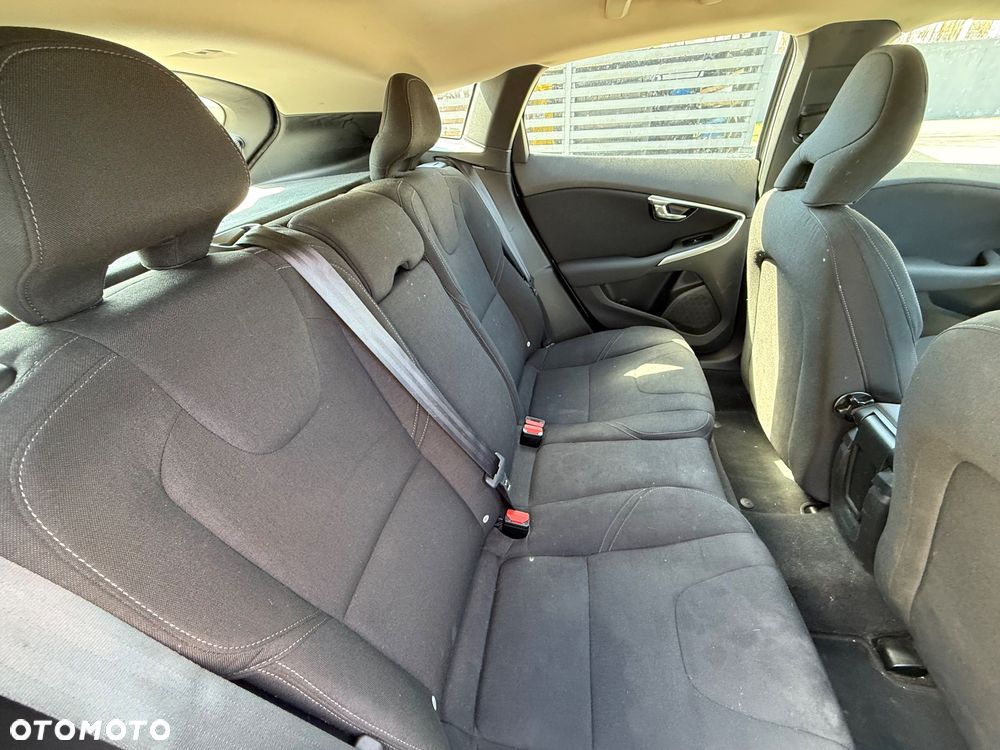 Volvo V40 D4 Momentum - 17