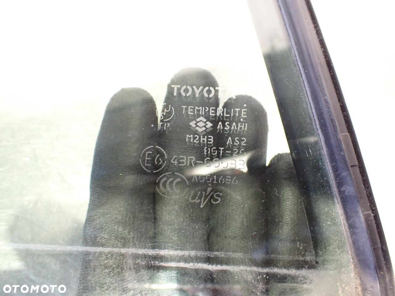 SZYBA TRÓJKĄTNA LEWA TYLNA TOYOTA RAV4 II LIFT - 4