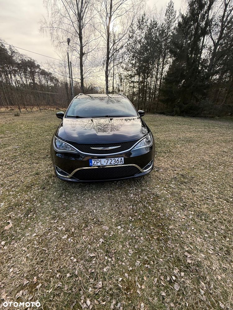 Chrysler Pacifica - 1