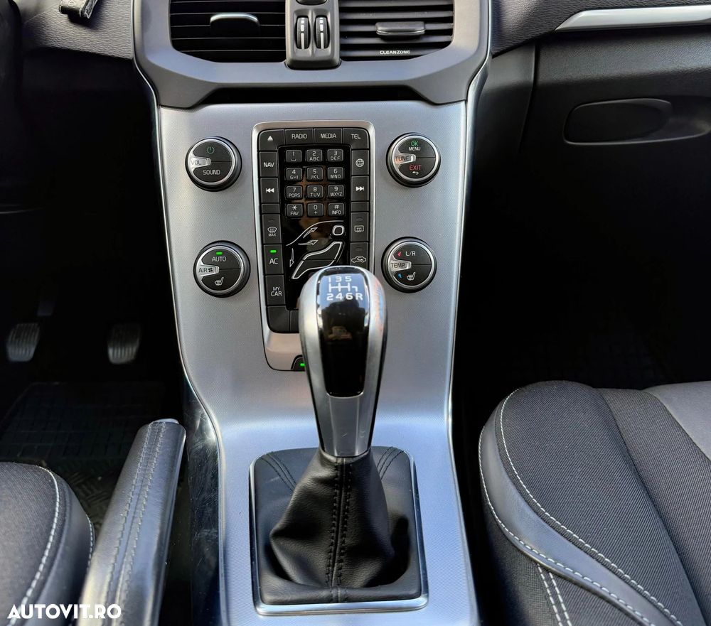 Volvo V40 D3 Momentum - 3
