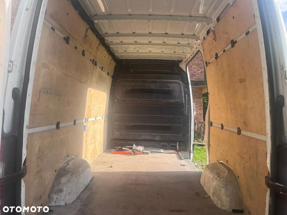 Mercedes-Benz Sprinter - 5