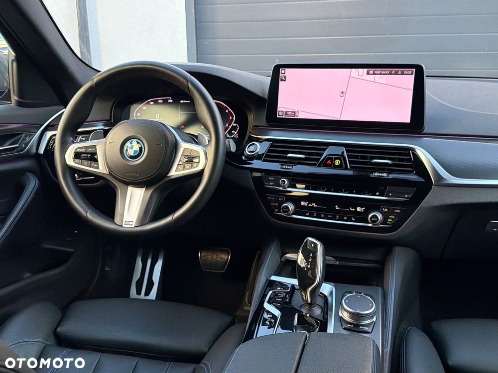 BMW Seria 5 530e xDrive sport - 39
