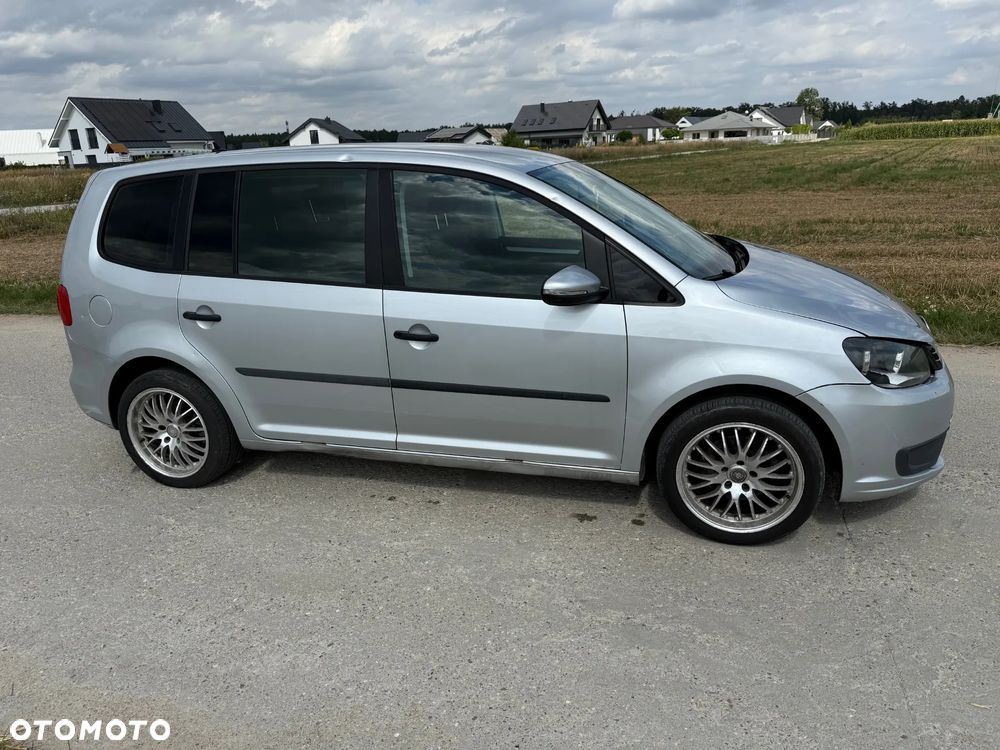 Volkswagen Touran - 4