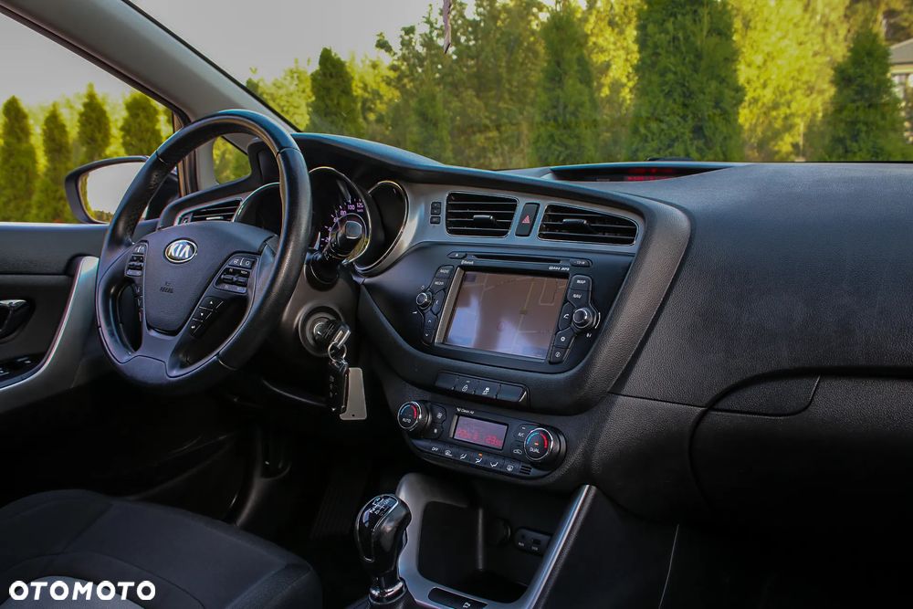 Kia Ceed 1.6 CRDi 128 ISG SW Vision - 38