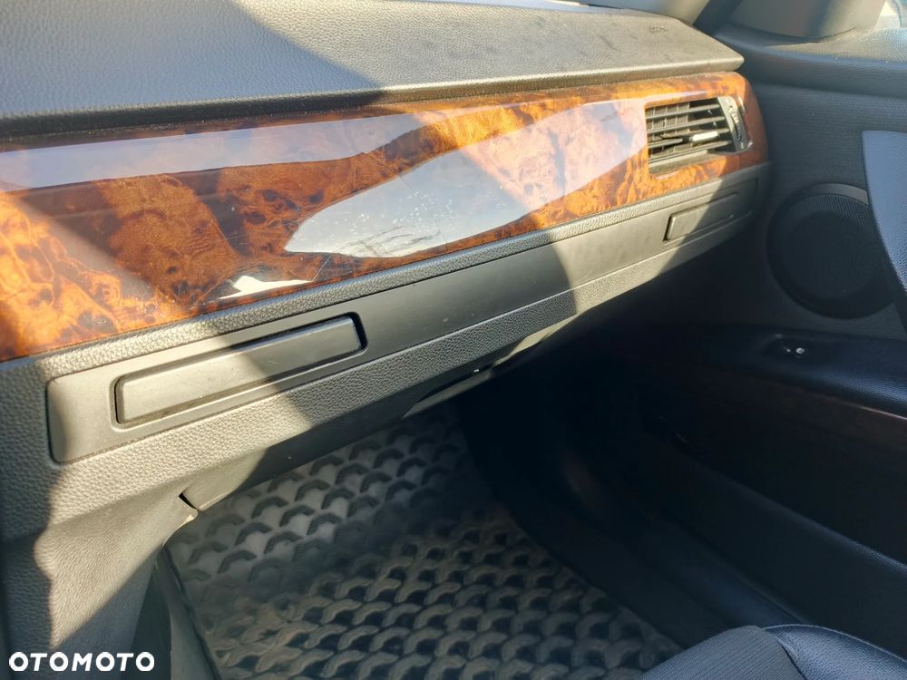 BMW Seria 3 325xi - 15
