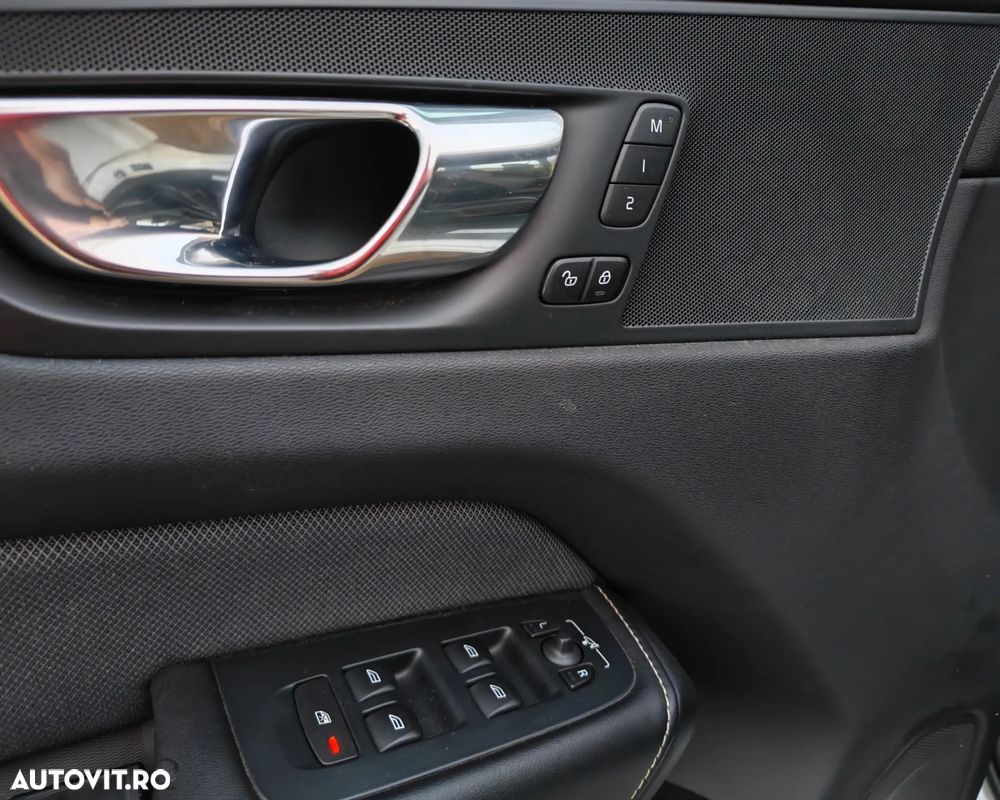 Volvo XC 60 B4 MHEV AWD R-Design - 16