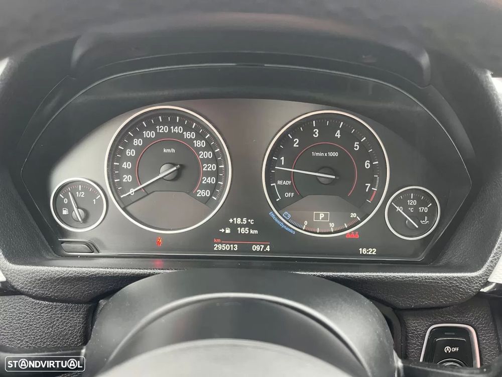 BMW 320 i Pack M Auto - 23