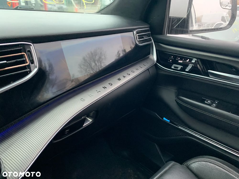 Jeep Grand Wagoneer - 18