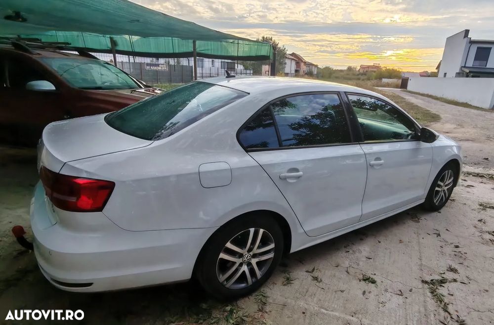 Volkswagen Jetta - 2