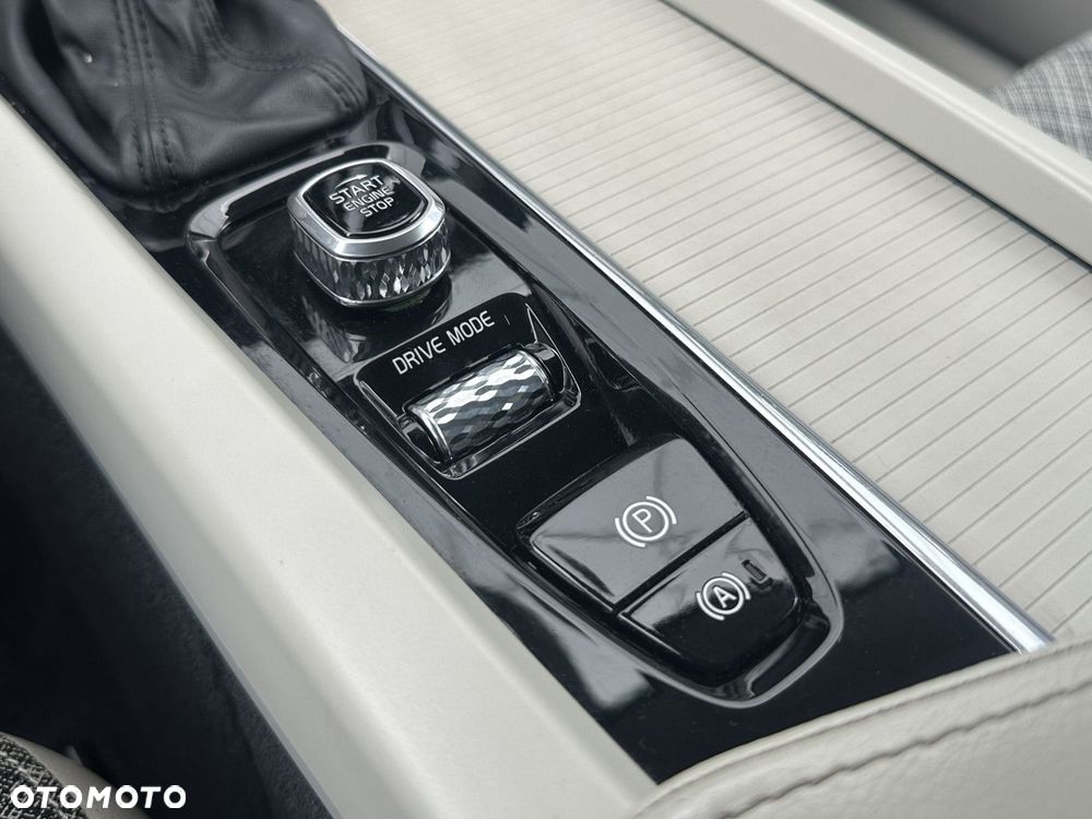 Volvo XC 60 - 24