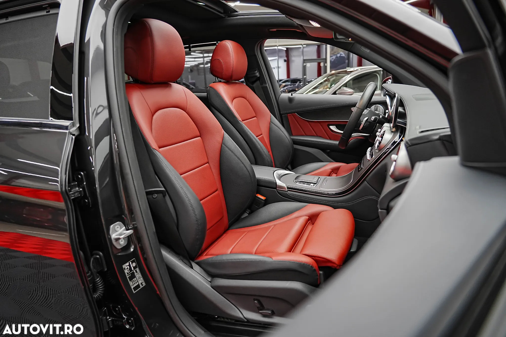 Mercedes-Benz GLC 300 e 4Matic 9G-TRONIC AMG Line Plus - 4