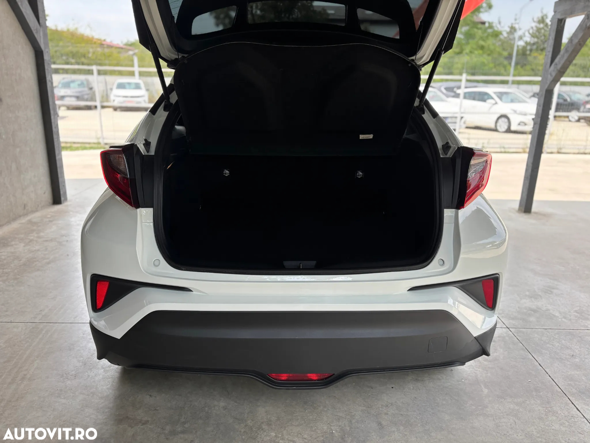 Toyota C-HR - 11