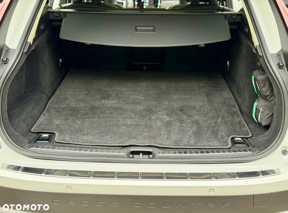Volvo V90 Cross Country B5 D AWD Ultimate - 24