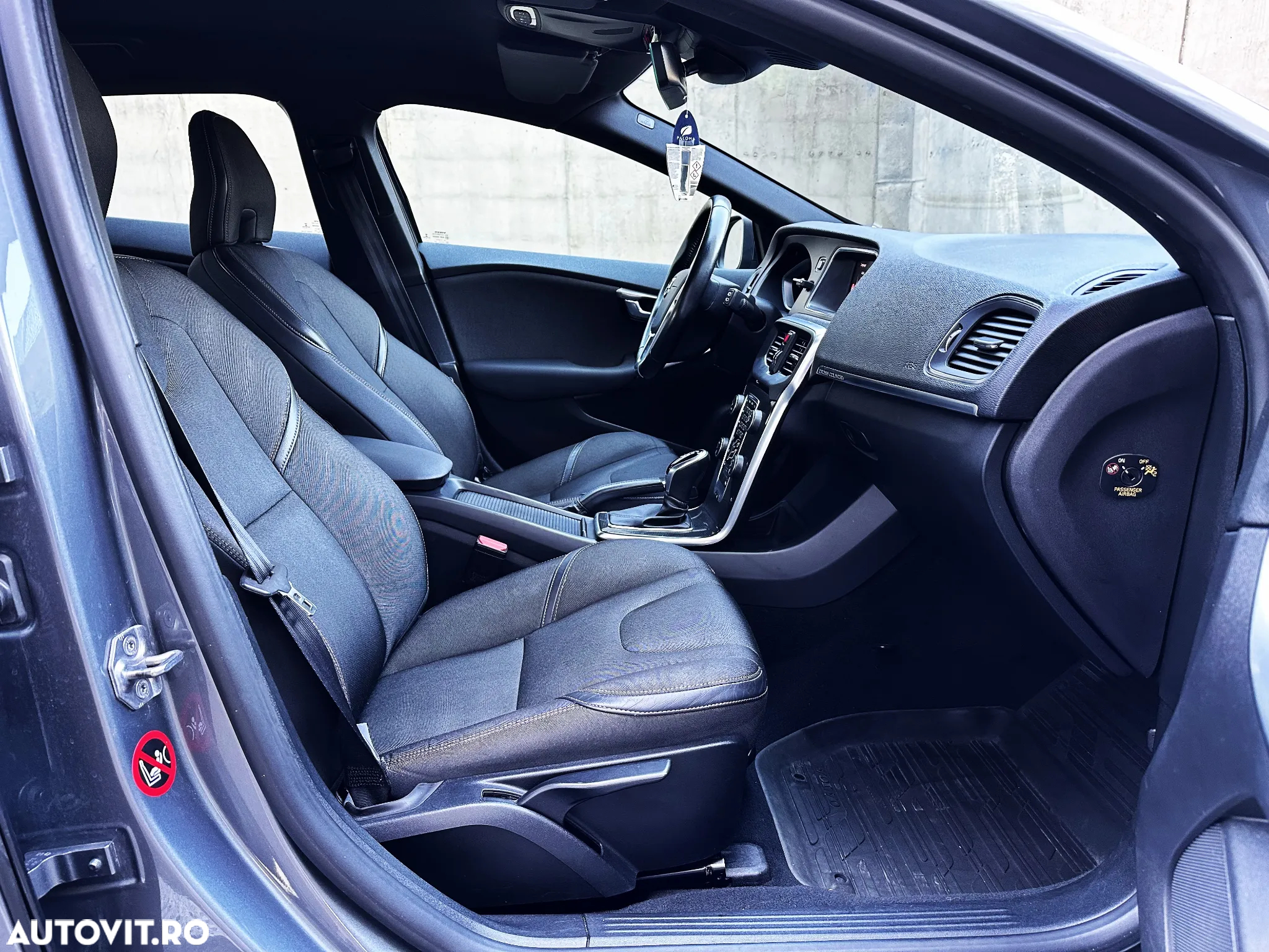 Volvo V40 D2 Aut. Momentum - 12