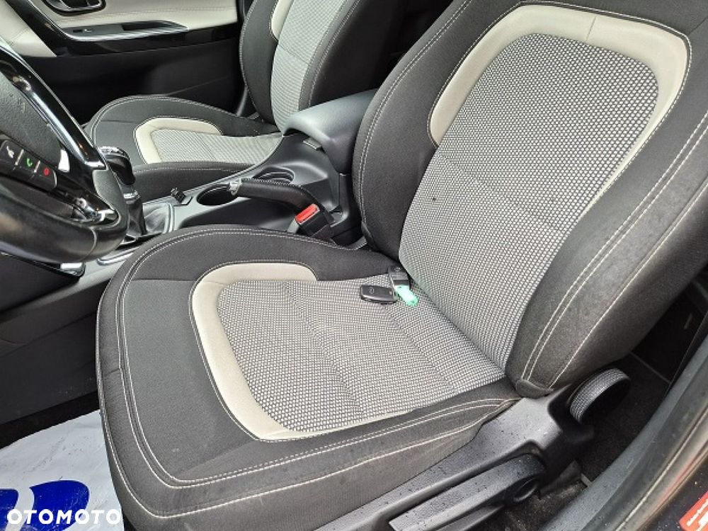 Kia Ceed - 27