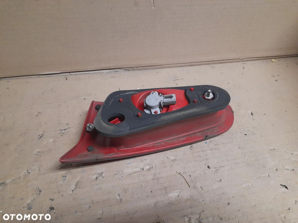 Alfa Romeo 147 - lampa tylna lewa w klapę - 3