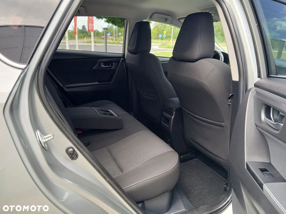 Toyota Auris 1.8 HSD Luna - 17