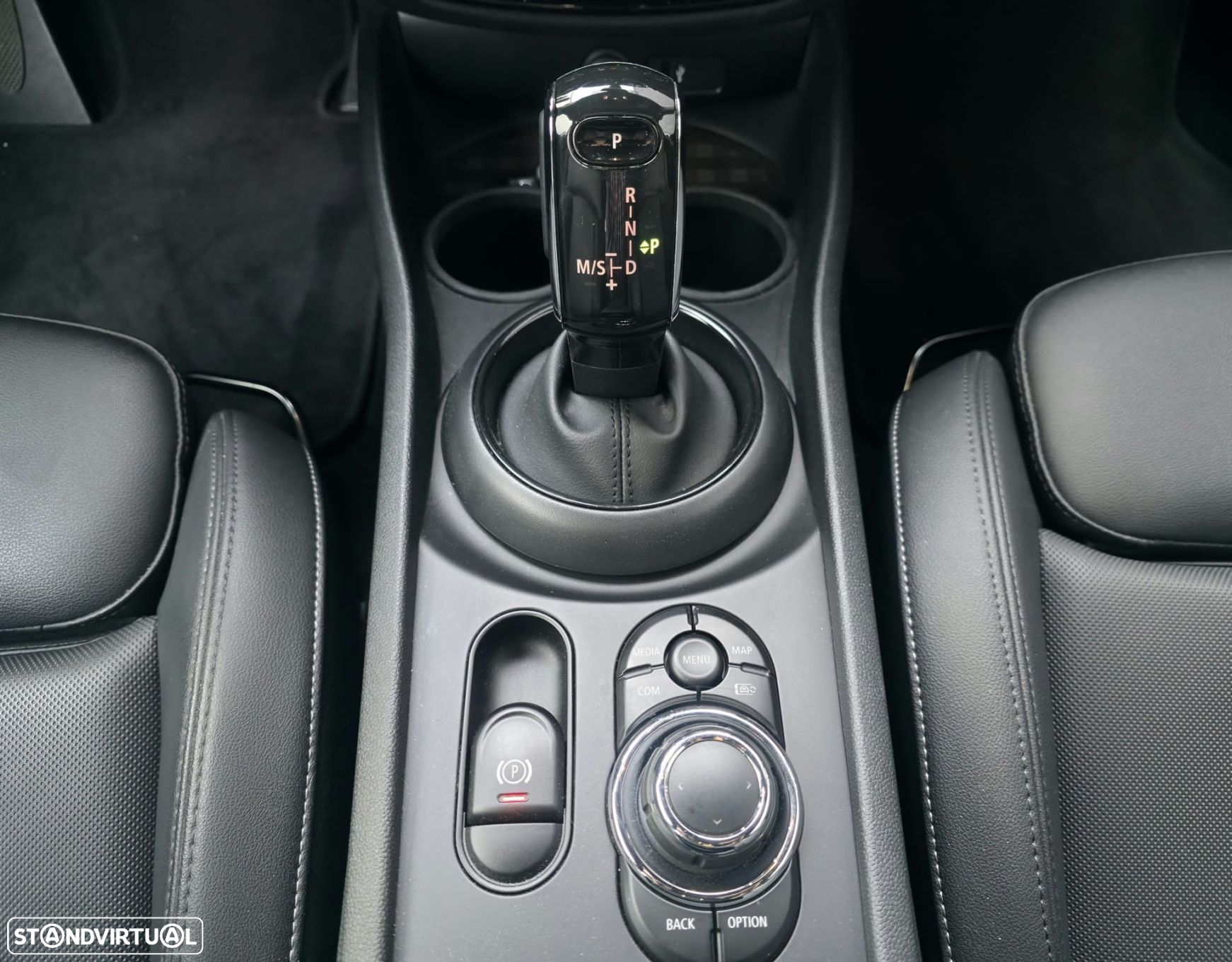 MINI Clubman Cooper D Premium Essential Auto - 28