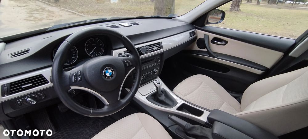 BMW Seria 3 320i - 10