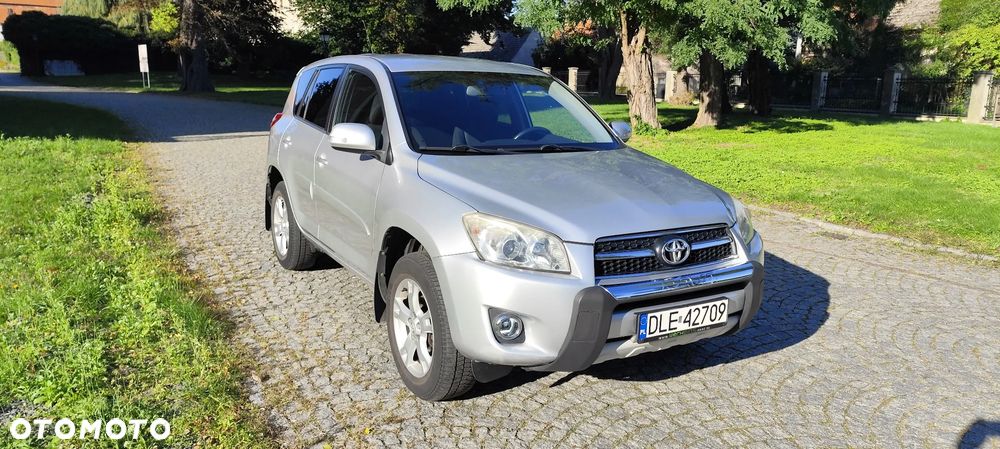 Toyota RAV4 - 1