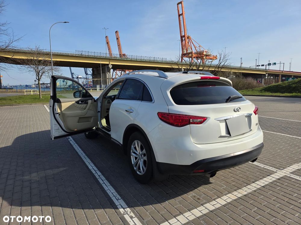 Infiniti FX - 15