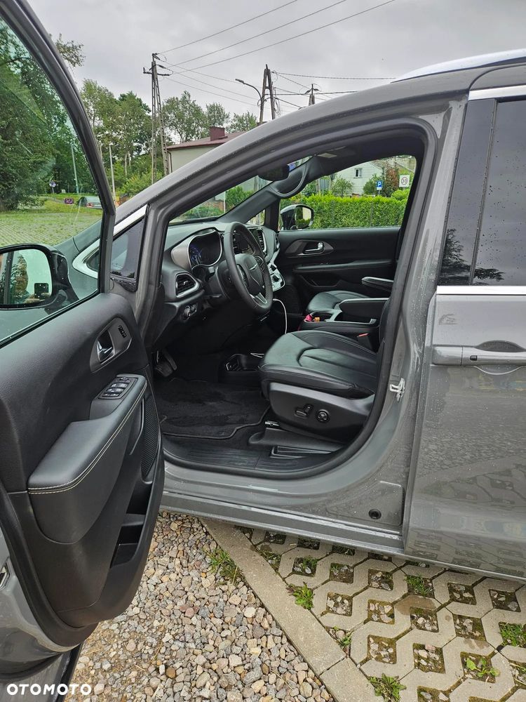 Chrysler Pacifica - 8