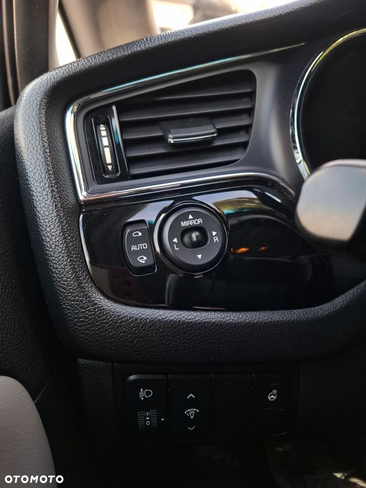Kia Ceed - 8