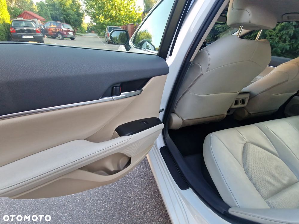 Toyota Camry - 18