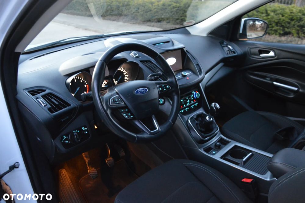 Ford Kuga 2.0 TDCi 2x4 Titanium - 17