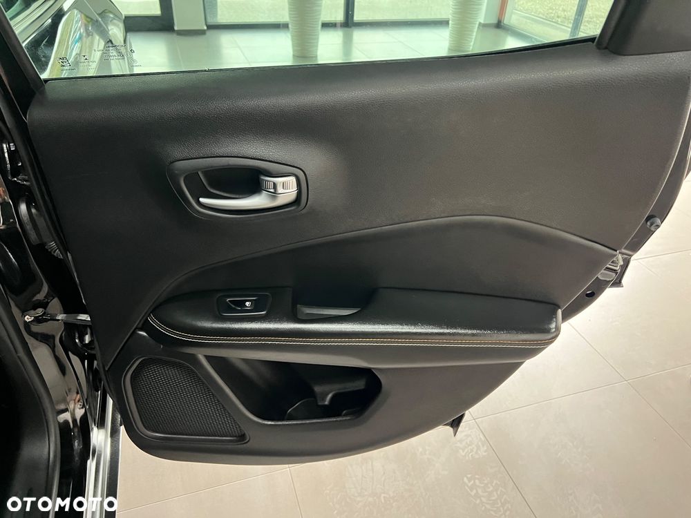 Jeep Compass 1.6 MultiJet Longitude - 28