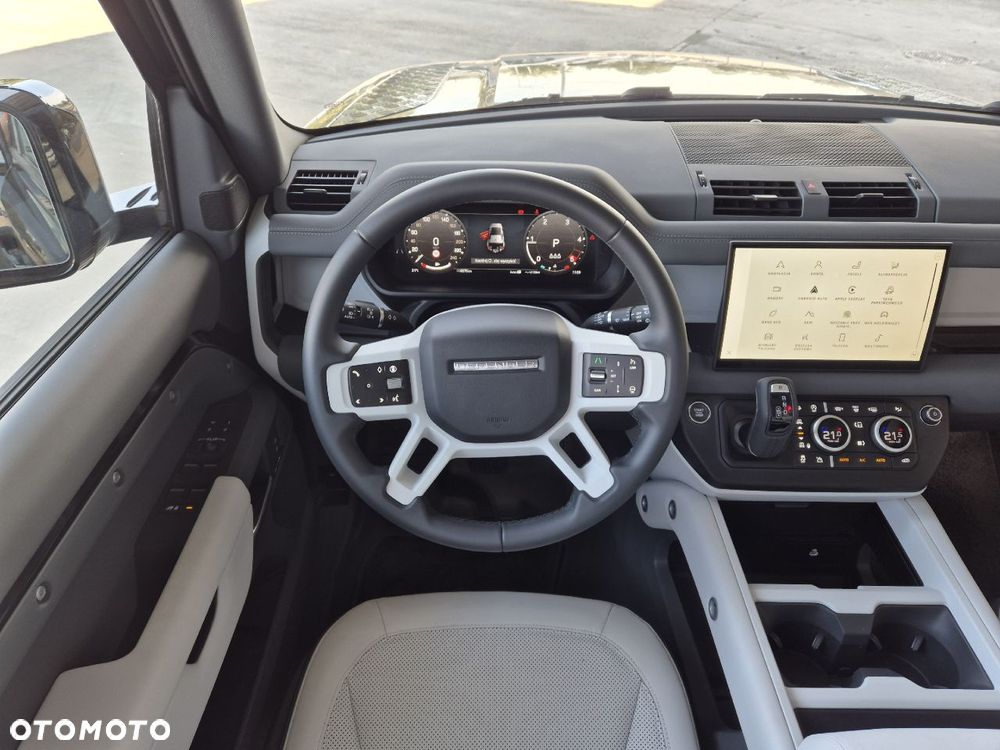Land Rover Defender 110 D250 X-Dynamic SE - 13