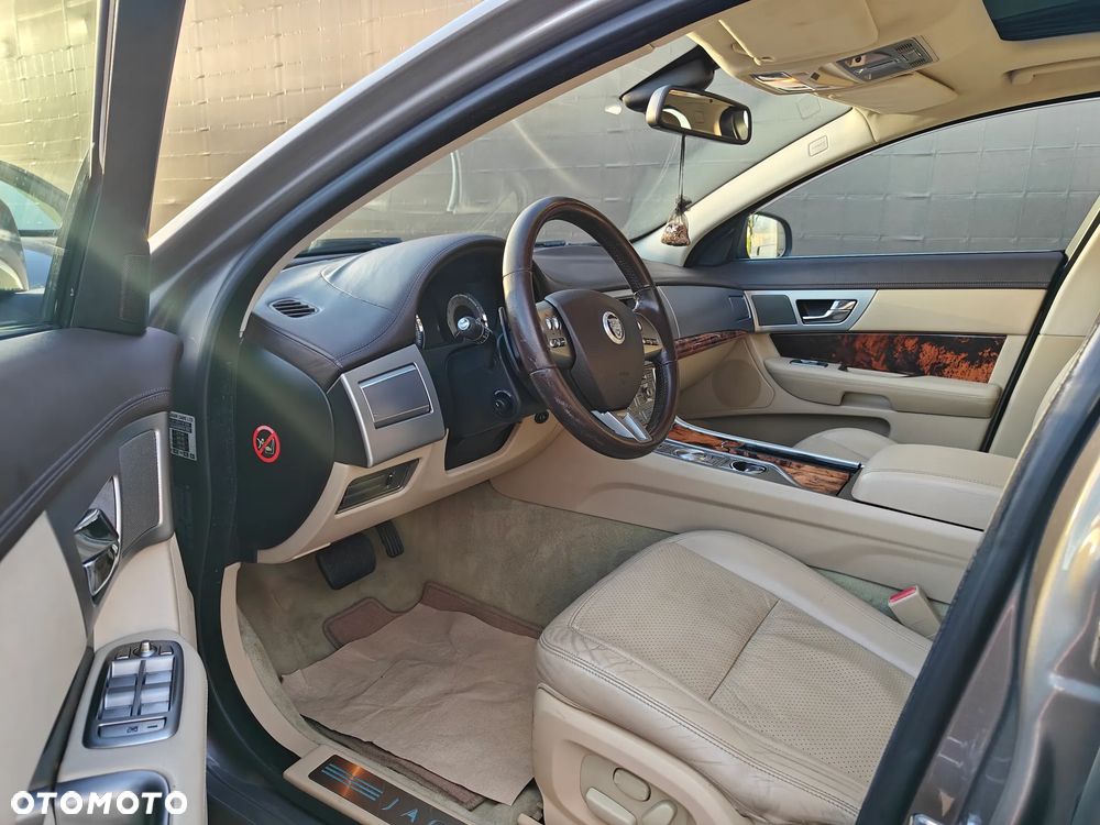 Jaguar XF 3.0 V6 Premium Luxury - 6