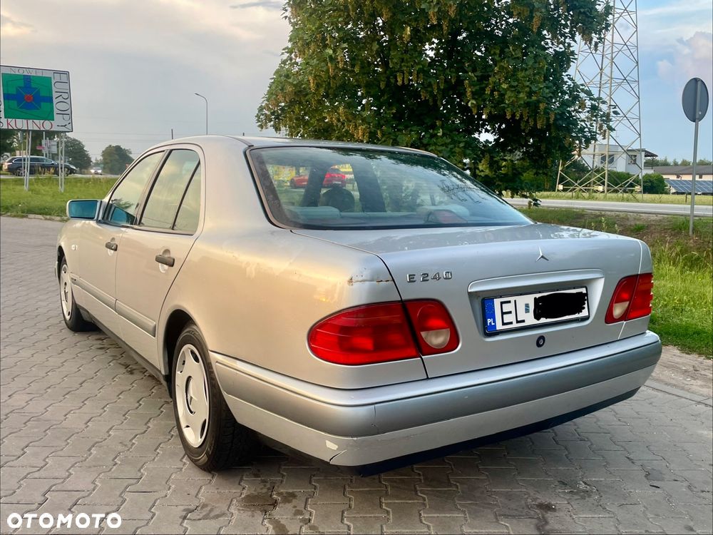 Mercedes-Benz Klasa E 240 Classic - 8