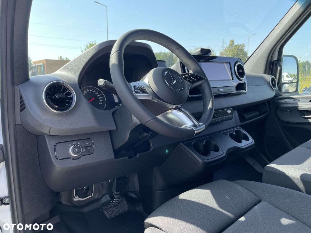 Mercedes-Benz Sprinter - 10