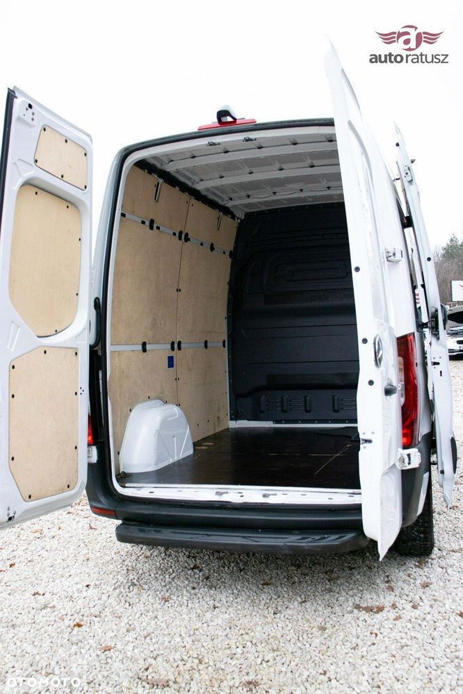 Mercedes-Benz Sprinter - 13