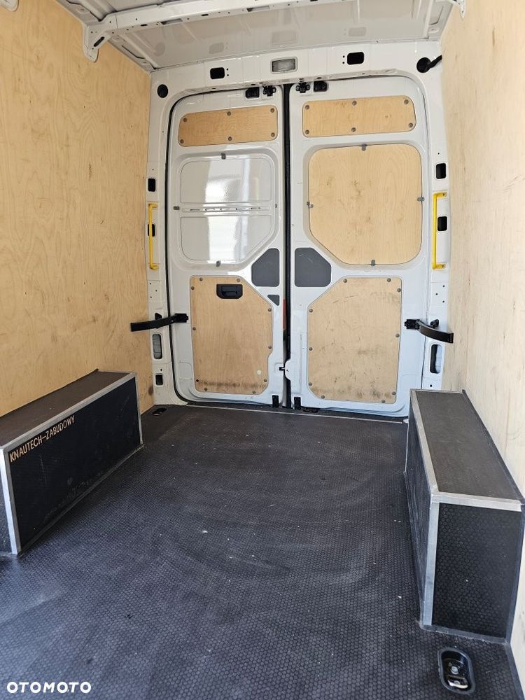 Volkswagen Crafter - 11